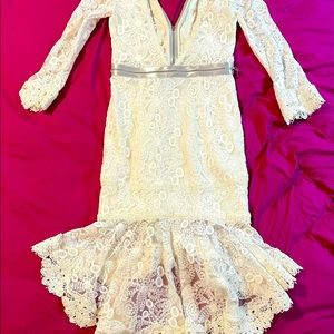 Alexis Ivory Dress. size xs. Delicate lace.